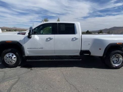Used 2024 GMC Sierra 3500 Denali w/ Technology Package AWD/4WD image 5