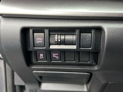 Used 2018 Subaru Impreza 2.0i Limited image 31