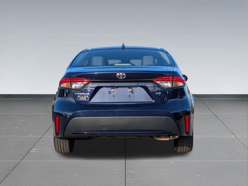 Used 2022 Toyota Corolla LE image 5