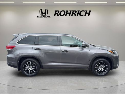 Used 2017 Toyota Highlander SE AWD/4WD image 5