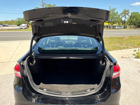 Used 2017 Ford Fusion SE w/ Fusion SE Technology Package FWD image 12