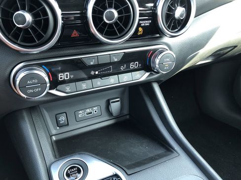 New 2025 Nissan Sentra SR w/ Midnight Edition image 30