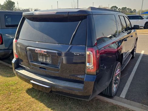 Used 2019 GMC Yukon XL SLT w/ Premium Edition image 3
