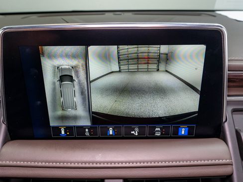 Used 2022 Chevrolet Tahoe LT w/ LT Signature Package RWD image 21