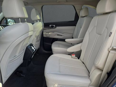 Used 2025 Kia Sorento EX w/ Panoramic Sunroof Package image 19