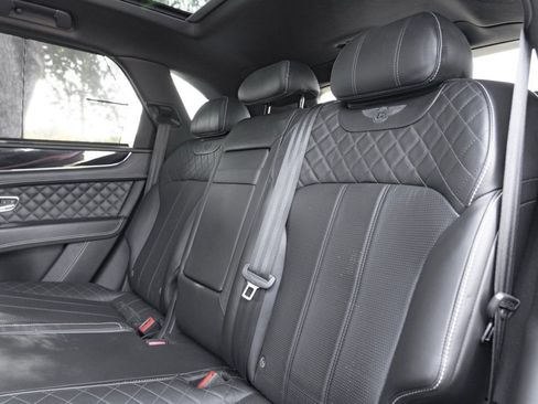 Used 2018 Bentley Bentayga image 49