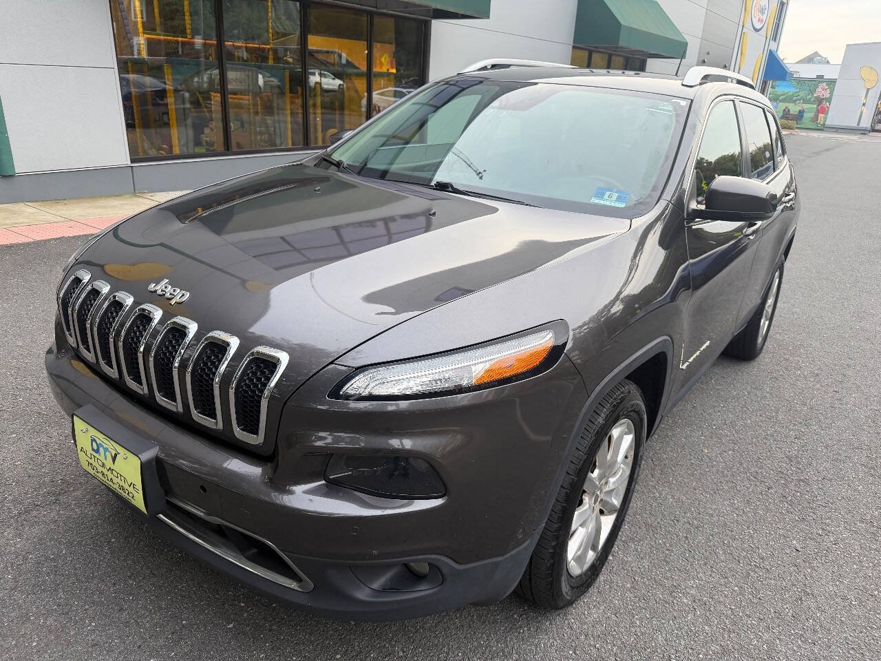 Used 2016 Jeep Cherokee Limited w/ Technology Group AWD/4WD image 2