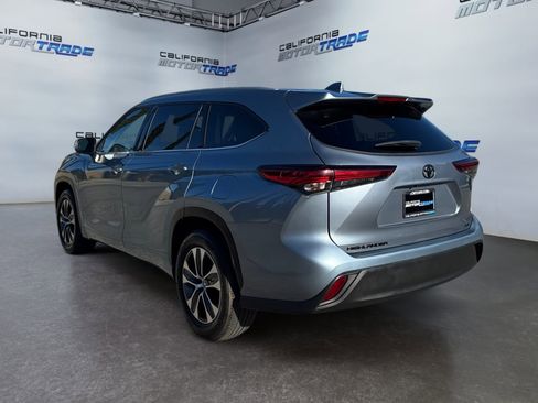 Used 2022 Toyota Highlander XLE image 7