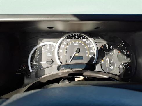 Used 2005 HUMMER H2 SUT w/ Preferred Equipment Group image 24