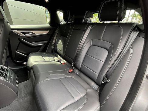 New 2026 Jaguar F-PACE R-Dynamic S image 10