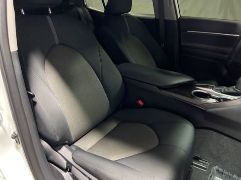 Used 2024 Toyota Camry LE image 9