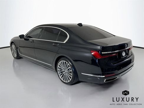 Used 2021 BMW 740i image 8