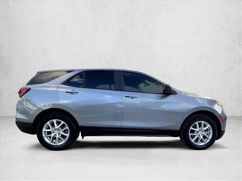 Used 2023 Chevrolet Equinox LS FWD image 5
