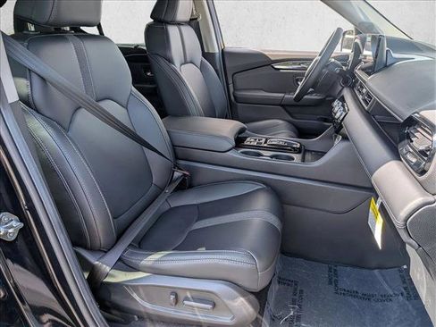 Used 2025 Honda Pilot Touring image 26