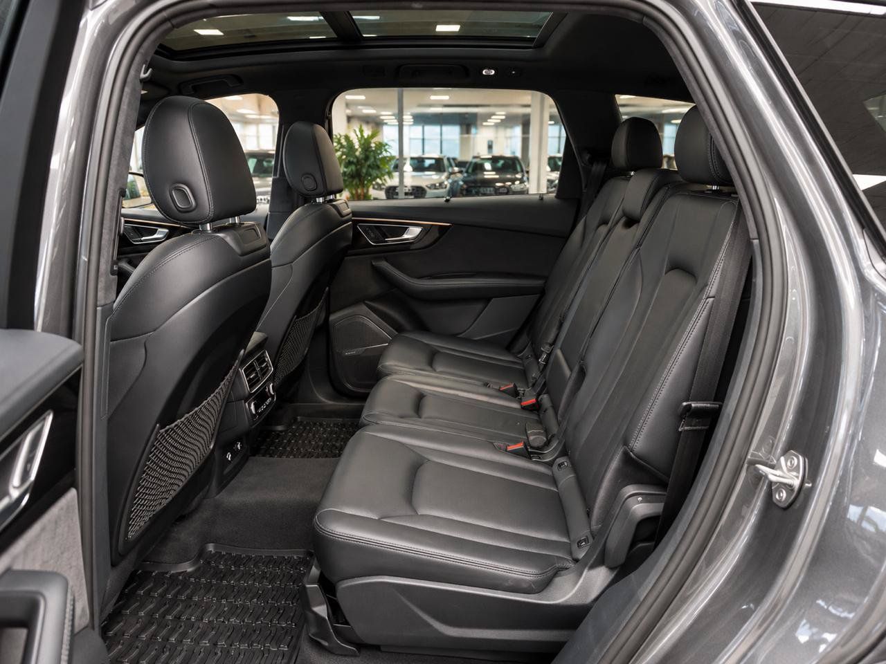 Used 2018 Audi Q7 3.0T Prestige w/ Prestige Package AWD/4WD image 11