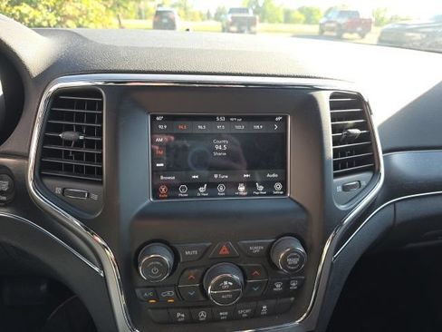 Used 2018 Jeep Grand Cherokee Limited AWD/4WD image 13