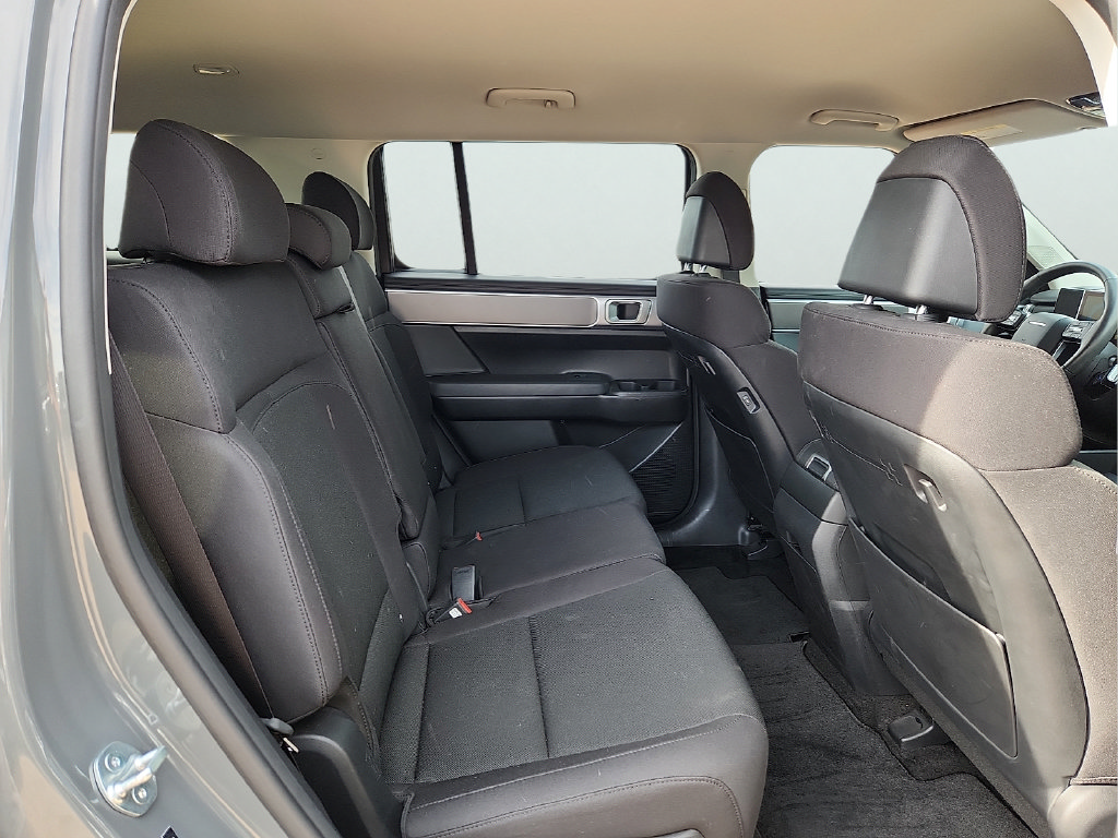 Used 2025 Hyundai Santa Fe SE FWD image 18