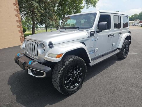 Used 2022 Jeep Wrangler Unlimited Sahara w/ Cold Weather Group AWD/4WD image 1