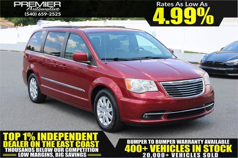 Used 2013 Chrysler Town & Country Touring FWD image 1