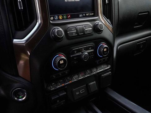 Used 2019 Chevrolet Silverado 1500 High Country w/ Technology Package AWD/4WD image 18
