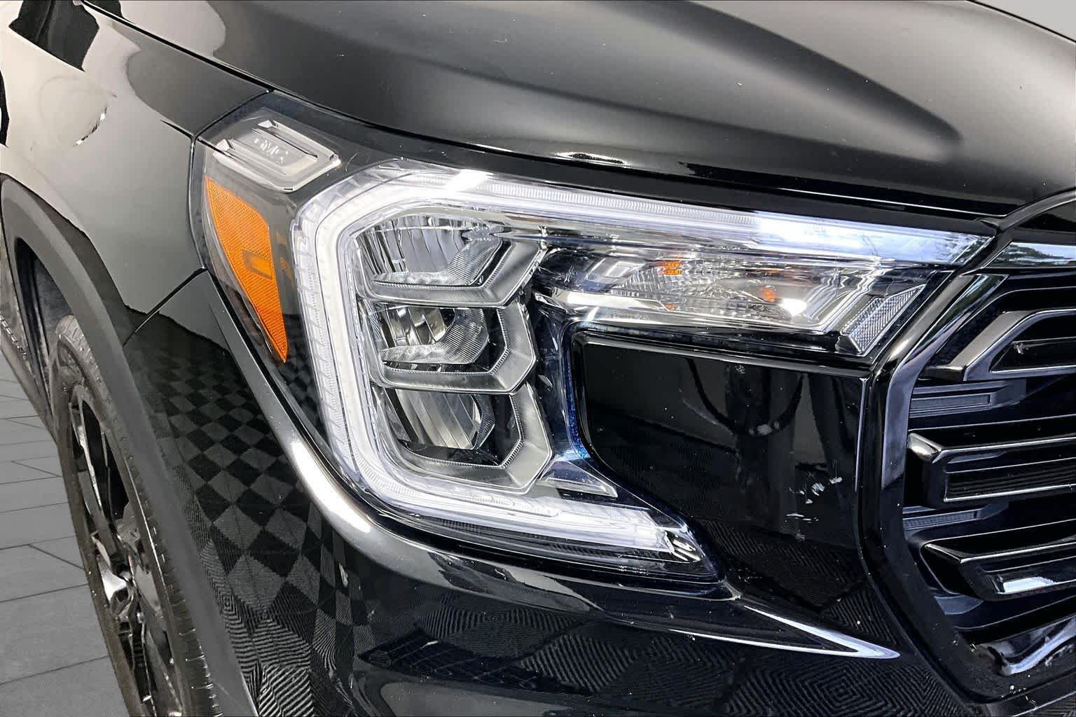 Used 2024 GMC Terrain SLE w/ Driver Convenience Package FWD image 26