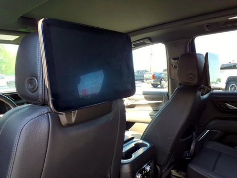 Used 2024 GMC Yukon Denali w/ Advanced Technology Package AWD/4WD image 13