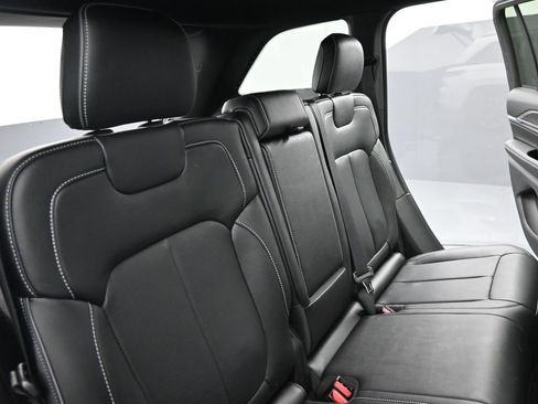 Used 2022 Jeep Grand Cherokee Overland image 20