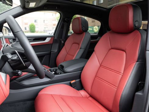 New 2026 Porsche Cayenne Coupe AWD/4WD image 5