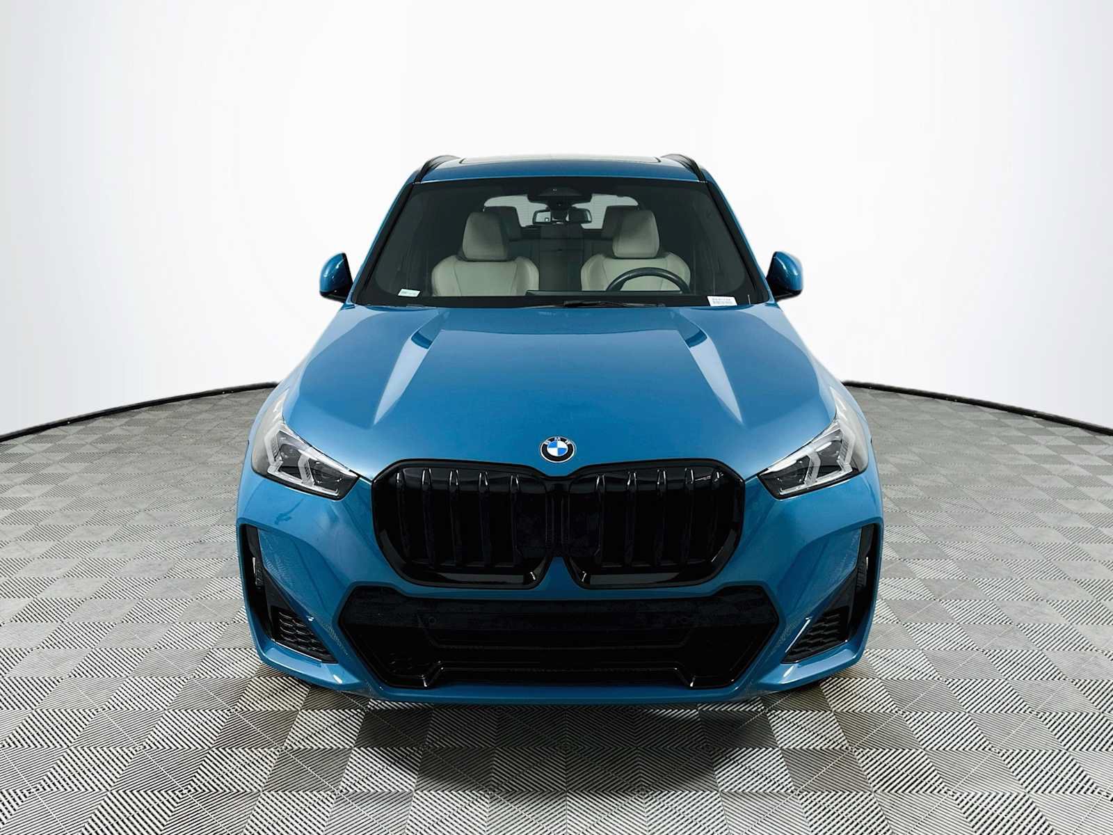 Used 2025 BMW X1 xDrive28i w/ M Sport Package AWD/4WD image 2