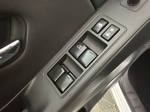 Used 2023 Nissan Frontier SV w/ SV Convenience Package AWD/4WD image 10