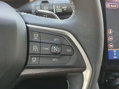 Used 2023 Jeep Grand Cherokee 4WD 4xe w/ Luxury Tech Group II image 33