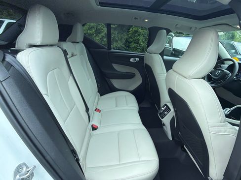 Certified 2025 Volvo XC40 B5 Ultra AWD/4WD image 20