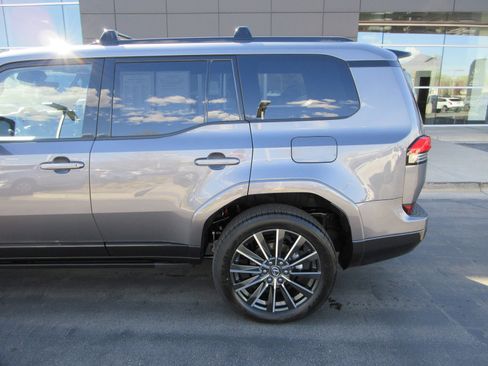 Used 2026 Lexus GX 550 w/ Accessory Package (2T) image 4