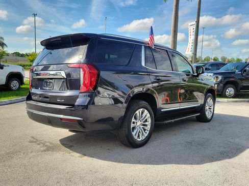 Used 2023 GMC Yukon SLT w/ SLT Premium Package image 5