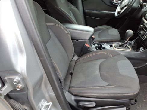 Used 2016 Jeep Cherokee Latitude image 7