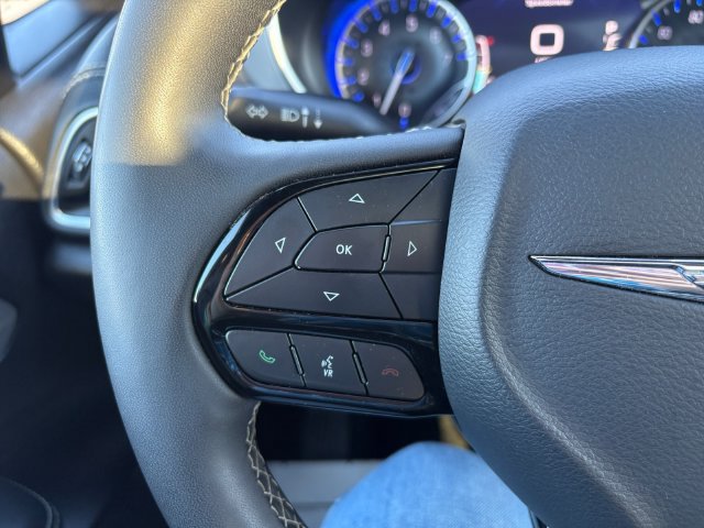 Used 2025 Chrysler Pacifica Limited FWD image 24