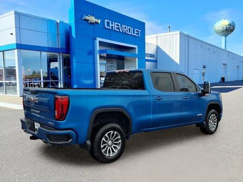 Used 2023 GMC Sierra 1500 AT4 w/ Technology Package AWD/4WD image 3