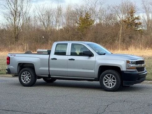 Used 2018 Chevrolet Silverado 1500 W/T w/ Trailering Package image 34