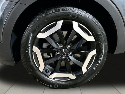 Used 2024 Kia Telluride S image 9