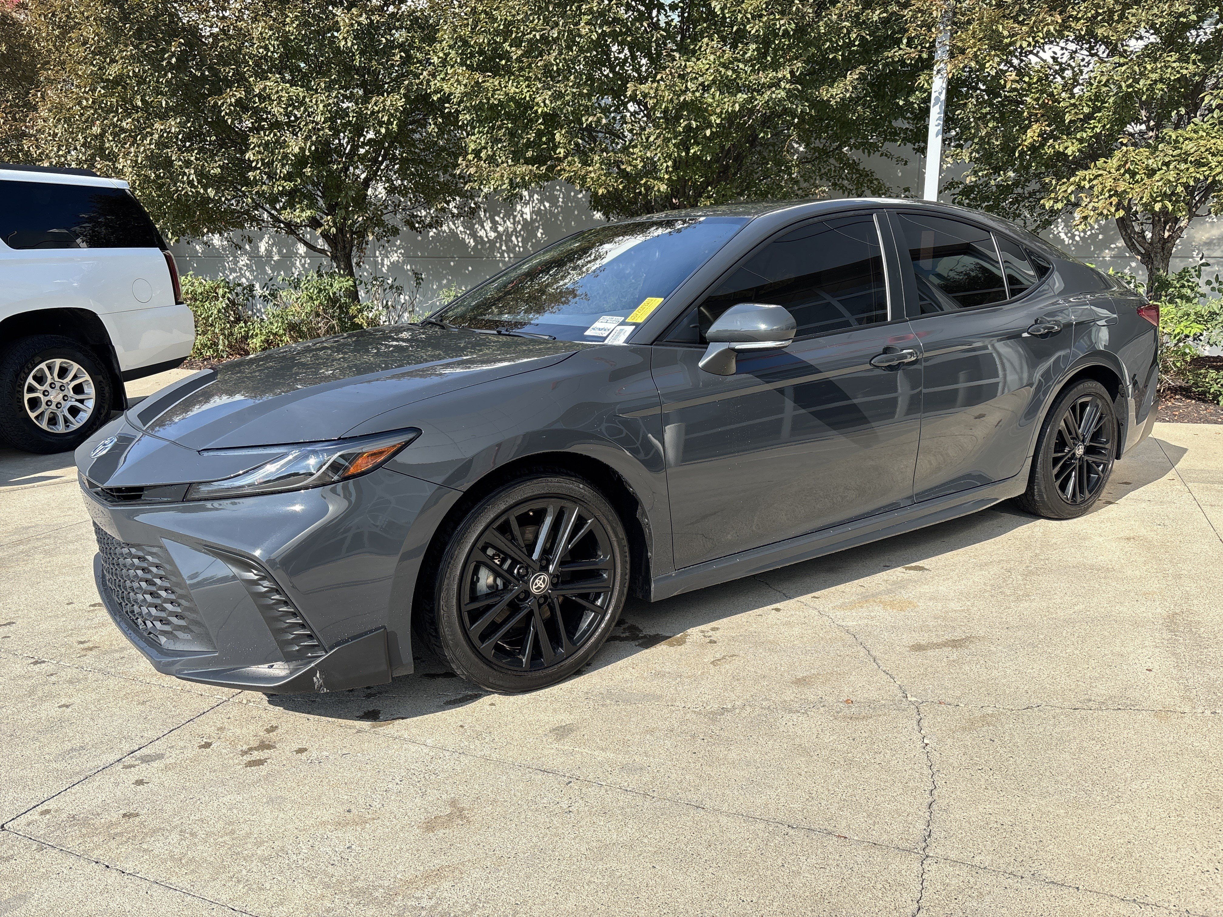 Used 2025 Toyota Camry SE FWD image 3