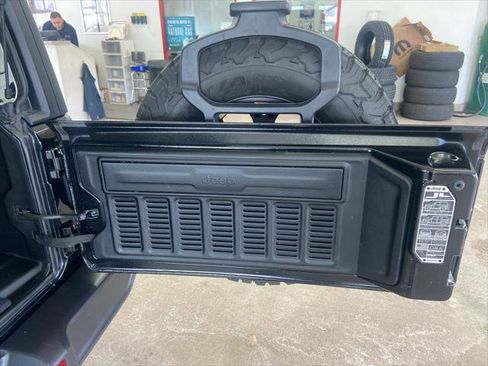 Certified 2025 Jeep Wrangler Willys 4xe image 17