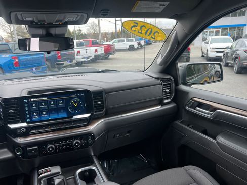 Used 2025 Chevrolet Silverado 1500 LT Trail Boss w/ LPO, Dark Essentials Package image 36