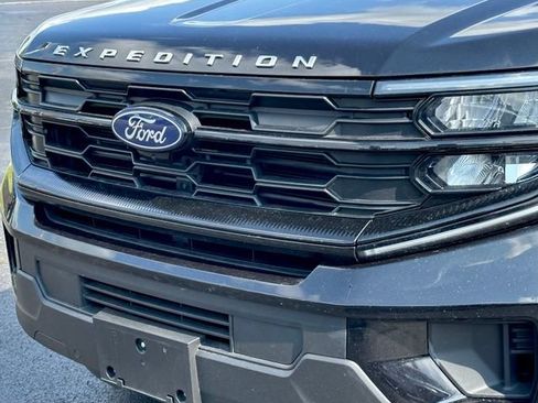 Used 2025 Ford Expedition Active AWD/4WD image 6