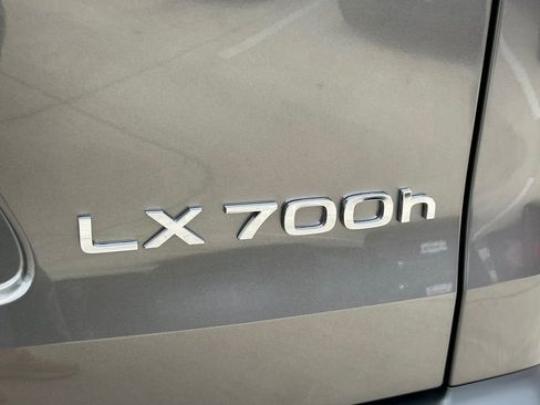 Used 2025 Lexus LX 700h Luxury image 13
