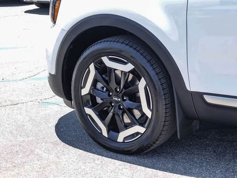 Certified 2024 Kia Telluride EX w/ EX Captain's Chair Package AWD/4WD image 9