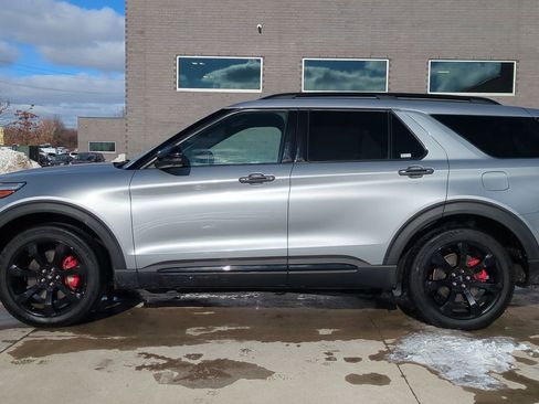 Used 2020 Ford Explorer ST w/ ST Street Pack image 2