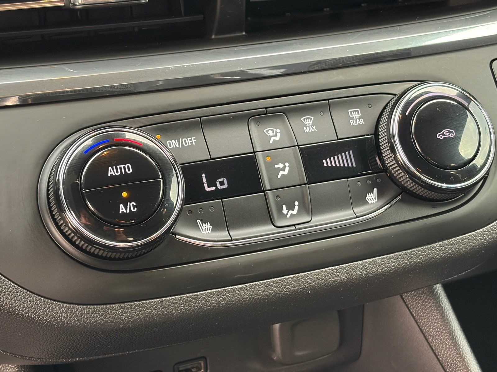 Used 2024 Buick Envista Preferred w/ Convenience I Package FWD image 28