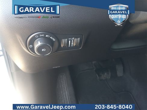 Used 2025 Jeep Compass Limited image 24