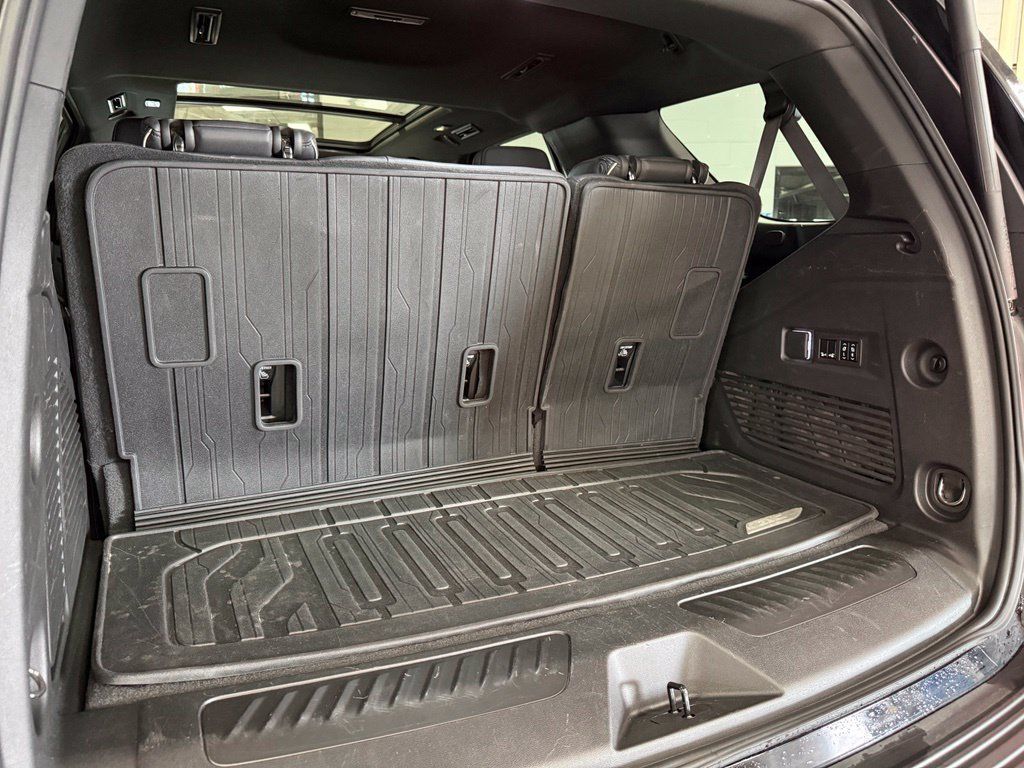Used 2023 GMC Yukon SLT w/ SLT Premium Package AWD/4WD image 27
