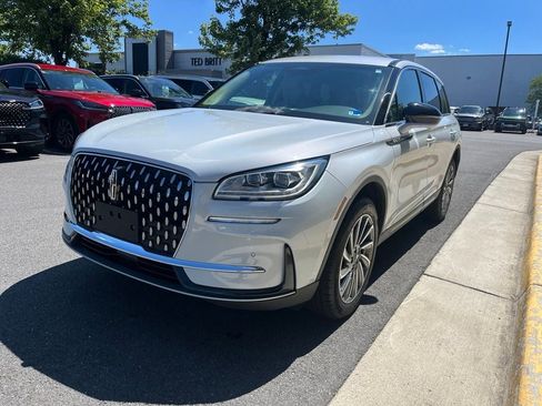 Certified 2025 Lincoln Corsair Reserve FWD image 3